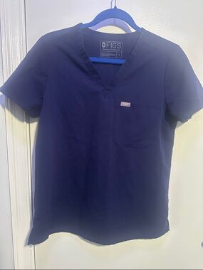 FIGS Women’s Catarina Scrub Top in Navy Blue size Small